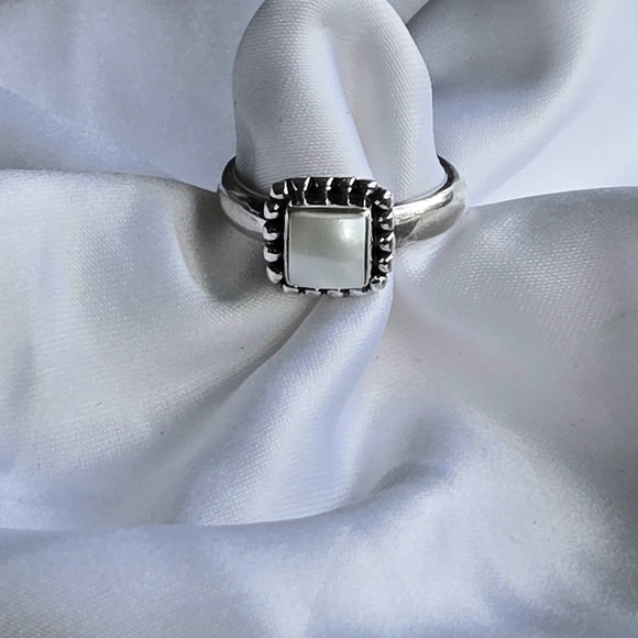 Silpada Sterling Silver Ring - Picture 2 of 6